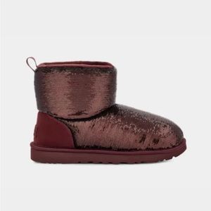 New UGG women’s classic mini mirror sequin boots in Wild Grape color NIB size 10